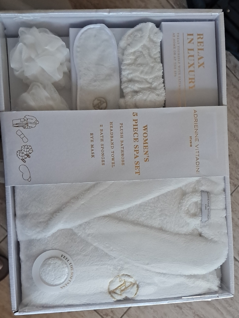 Adrienne Vittadini Women's Spa Set in White